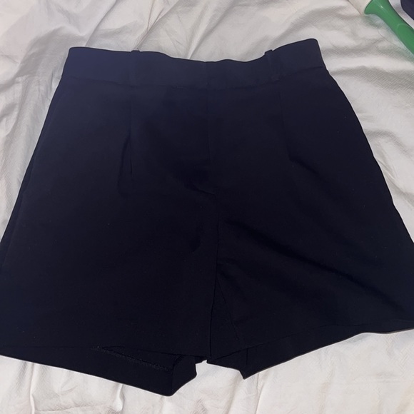 Babaton Wegner shorts size 4 black - Picture 2 of 4